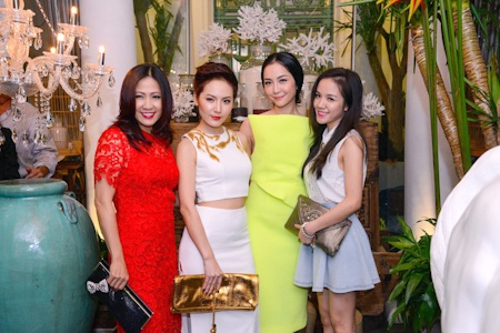 Minh Hằng tình tứ cùng Lương Mạnh Hải - 10 Chị em Phương Linh, Hạ Mi và Linh Nga