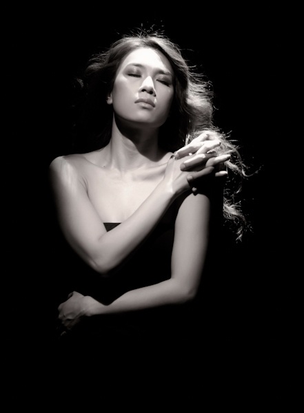 Rất hiền dịu với mái tóc như suối mây