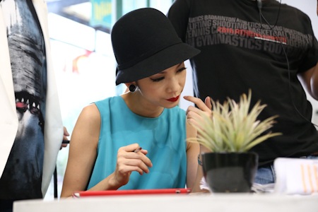 Xuân Lan mặc áo rộng che bụng bầu - 1 Xuân Lan trong phim