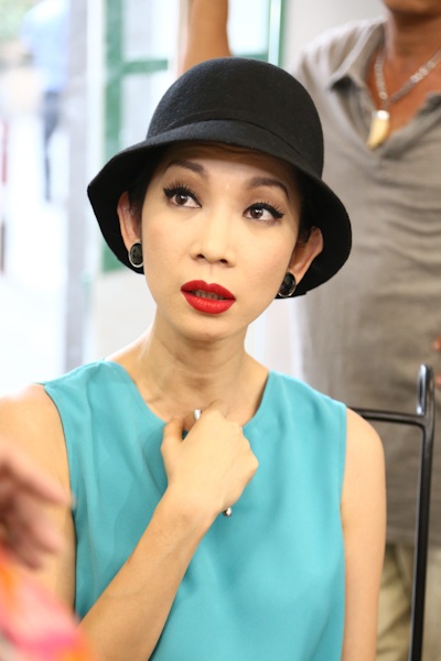 Xuân Lan mặc áo rộng che bụng bầu - 2 Xuân Lan trong phim