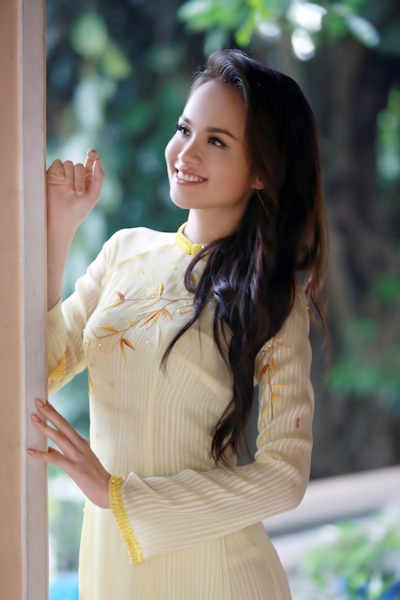 Hoa hậu Diễm Hương: "Mẹ sợ tôi hư" - 2 Hoa hậu Diễm Hương