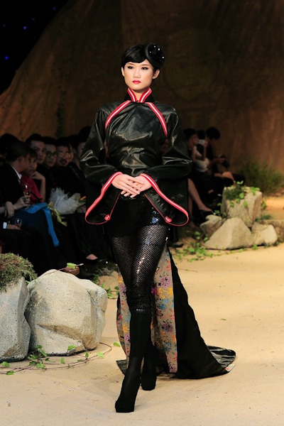 Những trang phục được lấy cảm hứng từ áo dài, áo bà ba, áo tứ thân...