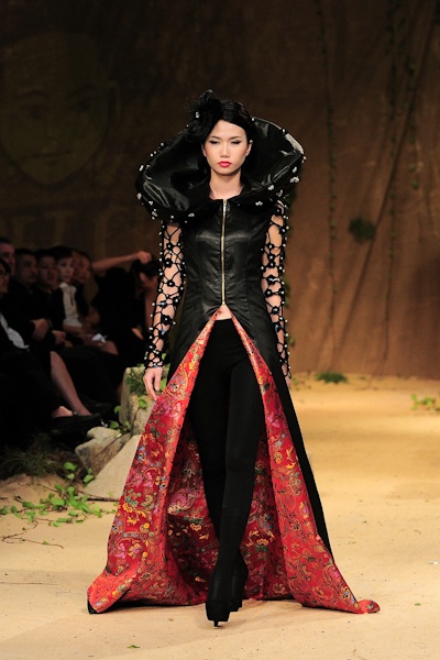 Những trang phục được lấy cảm hứng từ áo dài, áo bà ba, áo tứ thân...