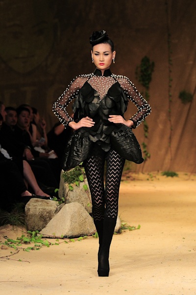 Những trang phục được lấy cảm hứng từ áo dài, áo bà ba, áo tứ thân...