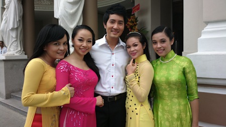 Rất đông nghệ sĩ tham gia vào chương trình ý nghĩa này