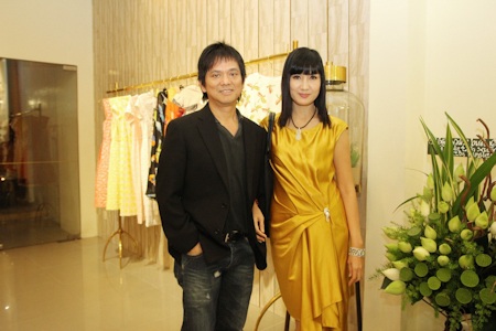 Hiền Mai đi cùng chồng