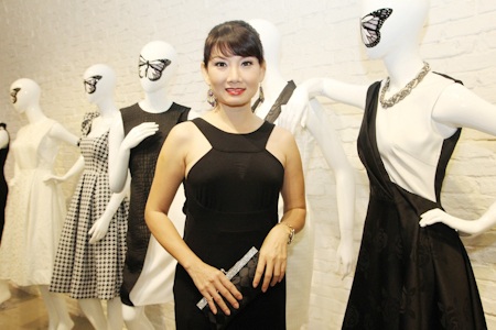 NSƯT Mỹ Uyên cũng là một người rất sành về thời trang