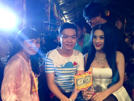 Nghệ sĩ nô nức đi "giỗ tổ" - 8 Phương Thanh, Kỳ Phương và Lâm Chi Khanh