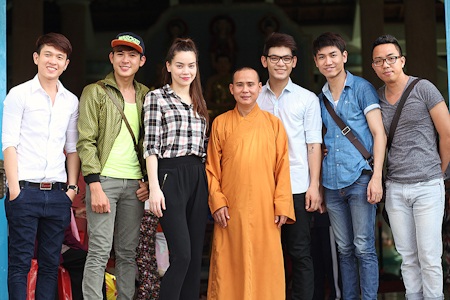 Hồ Ngọc Hà về Long An trao quà trung thu - 6 Nhóm V.Music, Hồ Ngọc Hà và nhạc sĩ Nguyễn Hồng Thuận