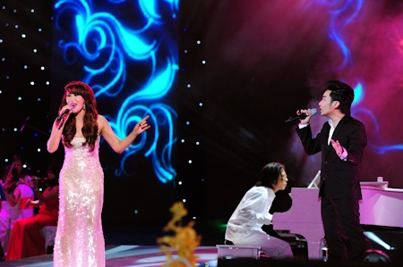 Siu Black bất ngờ xuất hiện trong liveshow Quang Hà - 15 Quang Hà và Hồ Quỳnh Hương trong ca khúc Nụ hôn cuối cùng.