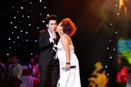 Siu Black bất ngờ xuất hiện trong liveshow Quang Hà - 3 Siu Black bất ngờ xuất hiện tại liveshow Quang Hà