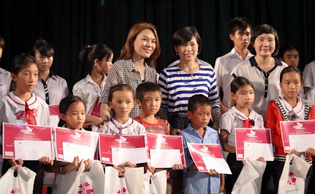 Mỹ Tâm rơi nước mắt vì trẻ em nghèo - 6 Trong các hoàn cảnh mà Mỹ Tâm đã giúp đỡ, câu chuy