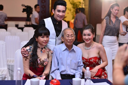 Nhạc sĩ Nguyễn Ánh 9 không “giã từ sân khấu” - 2 Nhạc sĩ Nguyễn Ánh 9 trong họp báo của ca sĩ Quang Hà