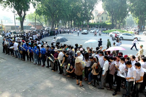 Hàng loạt tụ điểm ăn chơi đã đóng cửa trước ngày quốc tang - 2 Cả nước đang hướng về Đại tướng