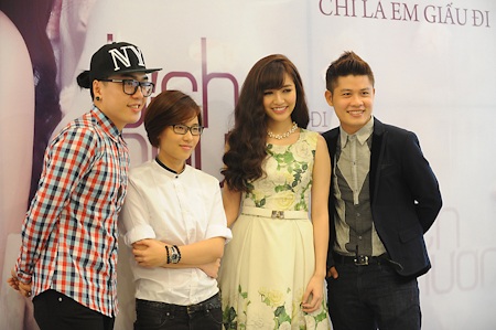 Bích Phương Idol: Chỉ là em giấu đi - 1 Bích Phương và các nhạc sĩ thực hiện album của cô