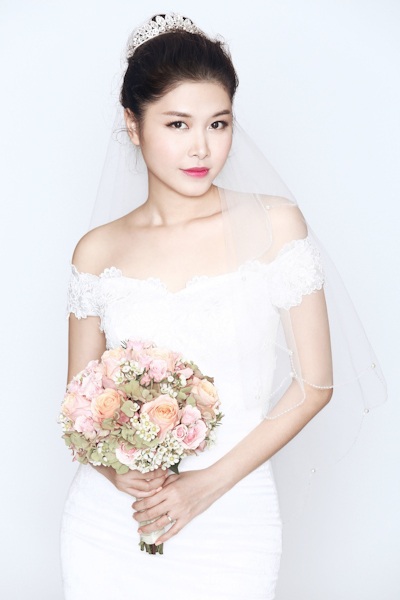 Khán giả cũng có thể thưởng thức ca khúc Đăng Khôi viết tặng vợ tại đây: