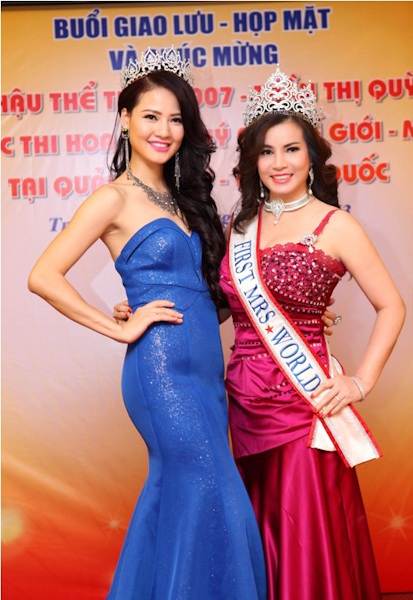 Trần Thị Quỳnh mang theo ảnh Đại tướng Võ Nguyên Giáp trong hành trang - 1 Trần Thị Quỳnh và hoa hậu Kim Hồng