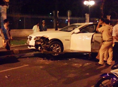 Phần đầu xe bị hư hỏng nặng