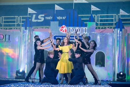 Một số hình ảnh Mỹ Tâm trong đêm diễn