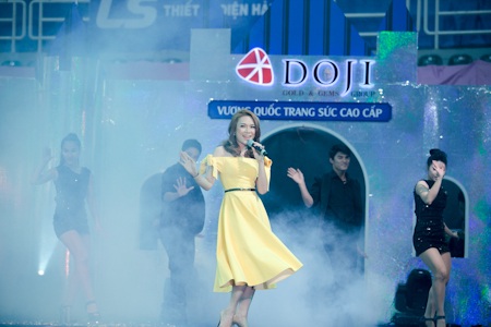 Một số hình ảnh Mỹ Tâm trong đêm diễn