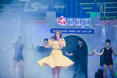 Một số hình ảnh Mỹ Tâm trong đêm diễn