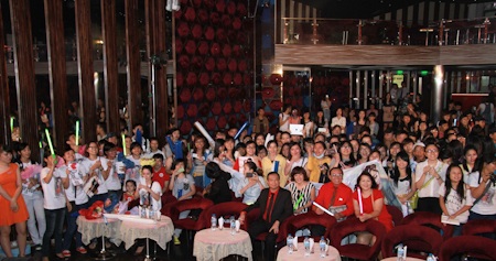 Rất đông fans đã đến để gặp gỡ thần tượng