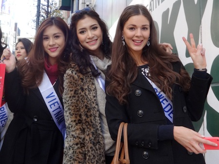 Các người đẹp đã có những chuyến đi mua sắm và vui chơi 