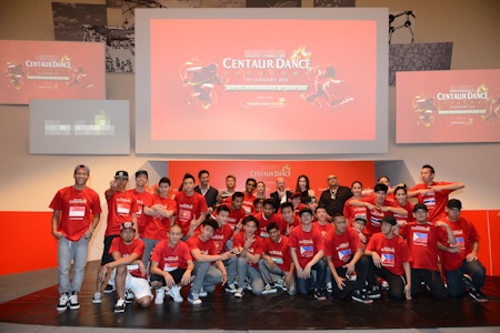 Hồ Ngọc Hà “đọ dáng” với Thái Y Lâm - 9 Các ngôi sao chụp hình lưu niệm cùng 6 đội nhảy