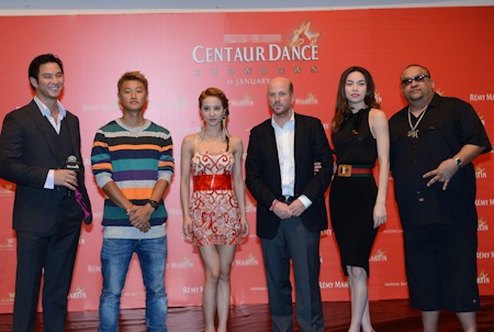 Hồ Ngọc Hà “đọ dáng” với Thái Y Lâm - 2 Các vị giám khảo và đại diện của BTC cuộc thi