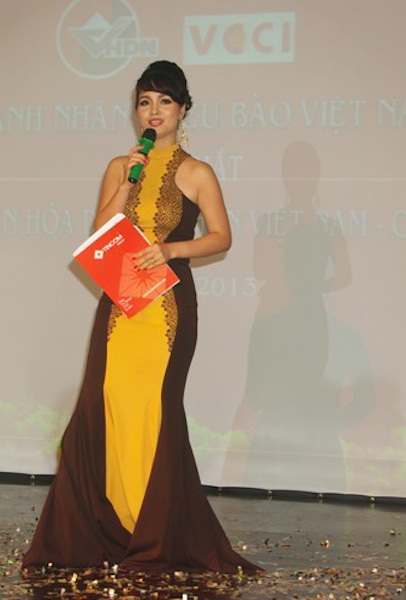 Hoa khôi Trần Thị Quỳnh khoe con gái yêu - 13 Mai Thu Huyền chính là Phó giám đốc của trung tâm này