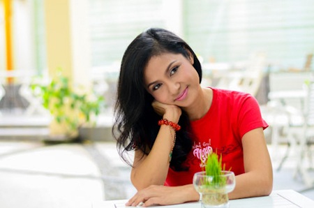 Việt Trinh "săn" chân dài - 2 Việt Trinh săn chân dài