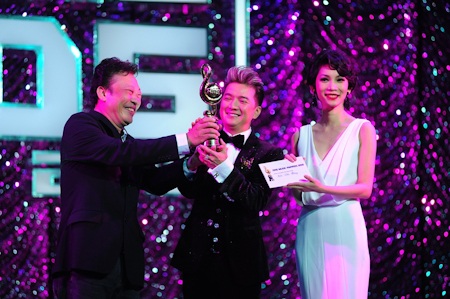 Đàm Vĩnh Hưng được trao giải Nam ca sĩ được yêu thích nhất