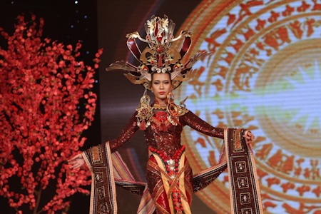 Trang Trần hoá thân thành mẹ Âu Cơ - 11 Bình Yên