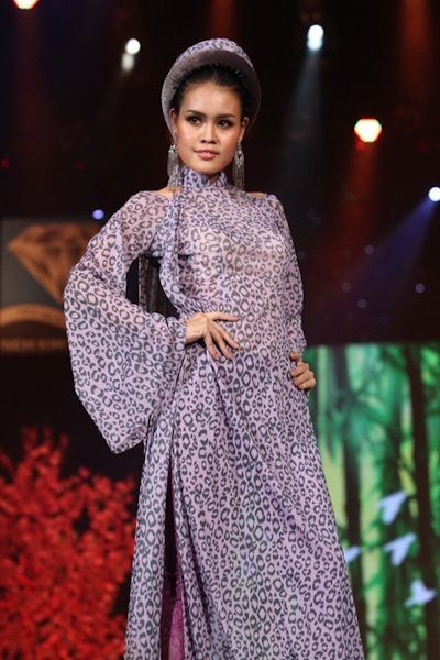 Trang Trần hoá thân thành mẹ Âu Cơ - 12 Bình Yên