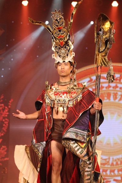 Trang Trần hoá thân thành mẹ Âu Cơ - 4 Bình Yên