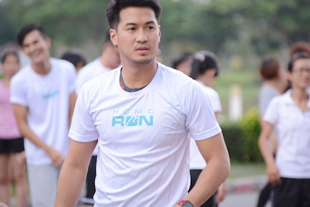 Hà Tăng tập chạy cùng em chồng - 5 Philip Nguyễn, đại sứ của cuộc đua