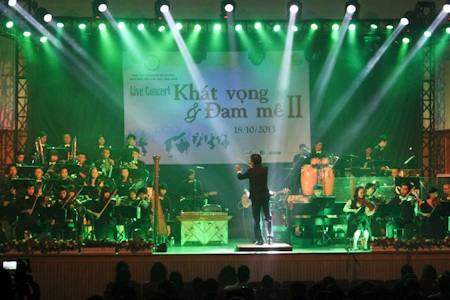 Giao hưởng của những người trẻ - 1 Ban đầu nhóm chỉ có 10 người, bây giờ đã phát triển thành 40 người
