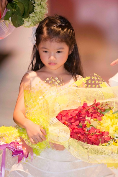 Trương Ngọc Ánh cùng con gái diễn thời trang - 12 Bảo Tiên nhận được rất nhiều lời khen ngợi của khán giả