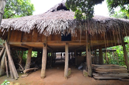 Ngôi nhà Lang cuối cùng của người Mường bị cháy - 2 Ngôi nhà Lang trước khi bị cháy