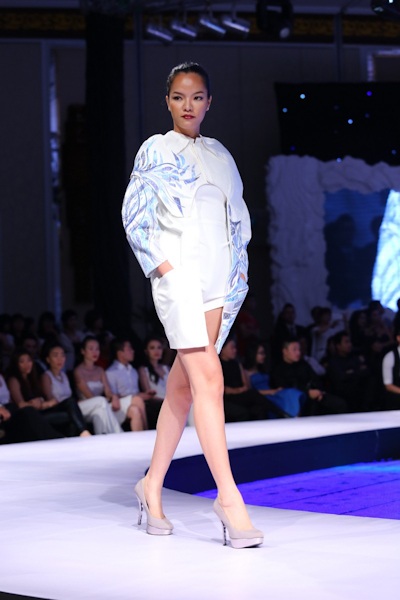 Tham gia trình diễn trong đêm chung kết có rất nhiều gương mặt người mẫu nổi tiếng