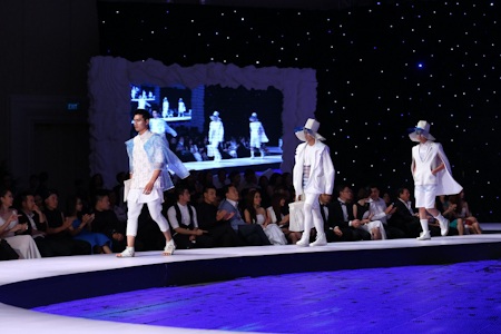 Màu trắng được lựa chọn là màu chủ đạo của các bộ sưu tập