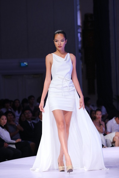 Các người mẫu đã trình diễn các BST của 3 NTK trẻ đầy tiềm năng trong đêm