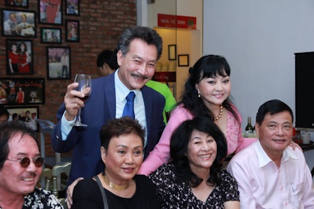 Hương Lan mừng 25 năm ngày cưới tại Việt Nam - 11 Hạnh phúc viên mãn đối với danh ca hải ngoại