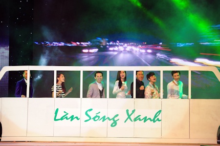 Hà Hồ đoạt giải Đĩa đơn của năm - 1 Lễ trao giải Làn sóng xanh diễn ra tối qua 16/12 tại TPHCM quy tụ rất đông nghệ sĩ tới tham gia