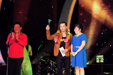 Hà Hồ đoạt giải Đĩa đơn của năm - 9 Tuấn Hưng là ca sĩ có lượng theo dõi MV lớn nhất