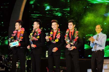 Hà Hồ đoạt giải Đĩa đơn của năm - 7 Nhóm Vmusic được tôn vinh với giải Album của năm