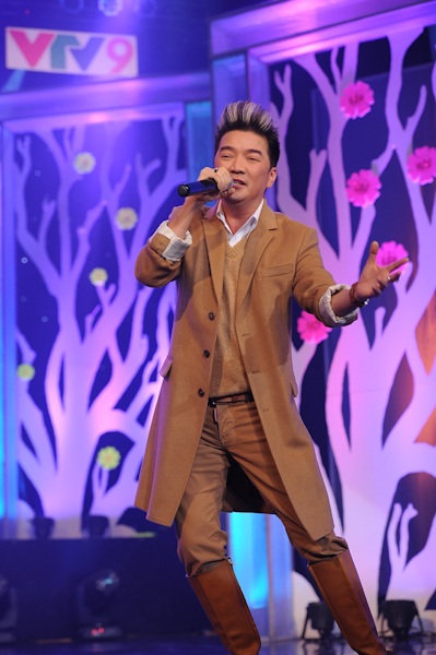 Ánh Tuyết đã thể hiện liên tục ba ca khúc nổi tiếng nhất của Văn Cao