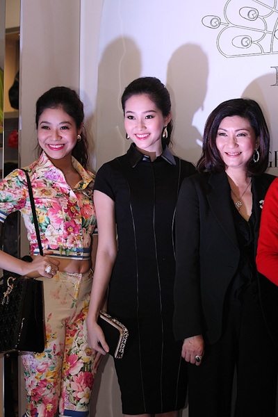 Lý Nhã Kỳ diện váy tiền tỷ - 6 Đã có khá đông bạn bè của cô trong giới showbiz tới dự như: Hoa hậu Thu Thảo