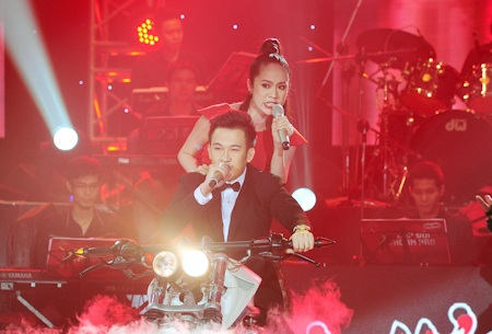 Dương Triều Vũ và Thanh Thuý được yêu thích nhất liveshow 8 - 2 Ở
phần thi ca khúc hit, Dương Triệu Vũ và Thanh Thuý lựa chọn