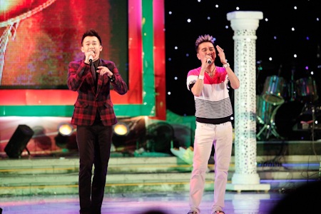 Mr Đàm thể hiện lại hàng loạt ca khúc đang được yêu thích nhất của anh như: